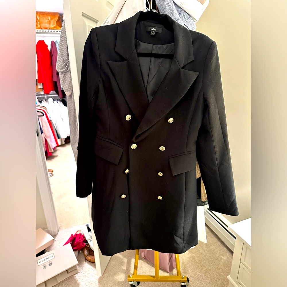 Like new Lulus blazer!🖤🖤🖤